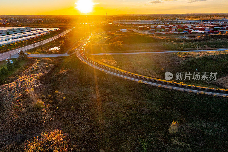 位于加拿大克莱因堡的加拿大太平洋高速公路沃恩多式联运码头