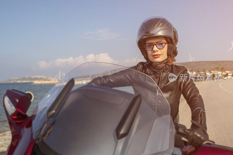 骑摩托车的人女人