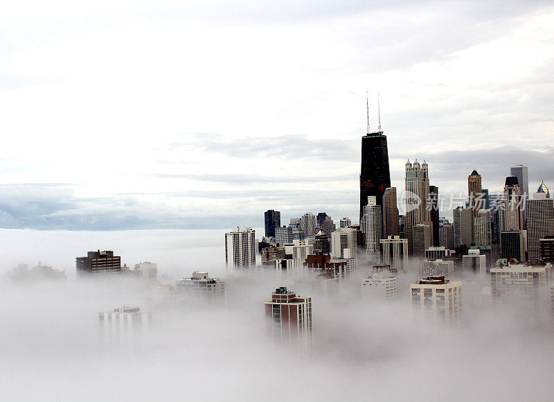 芝加哥城市的建筑在云端