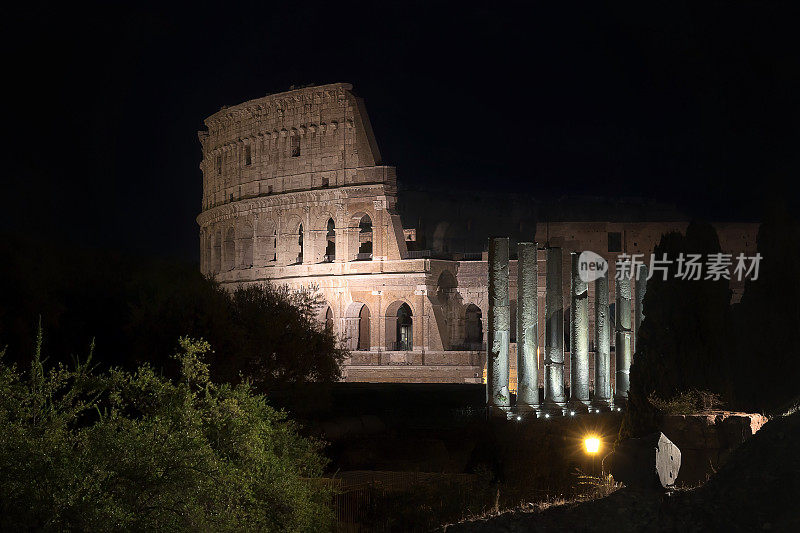 罗马斗兽场和古罗马广场的圆柱