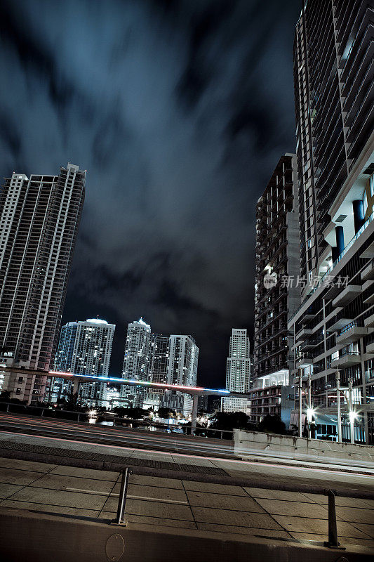 迈阿密布里克尔地区的夜景