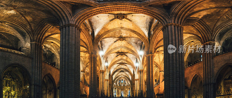 巴塞罗那大教堂内部全景图