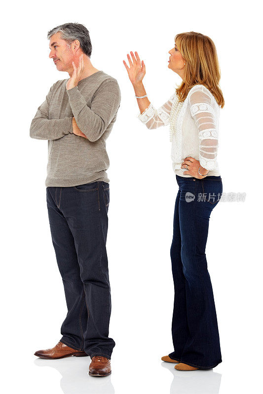 中年妇女在和丈夫争吵