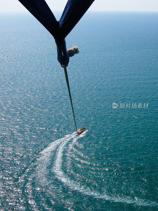 帆伞运动在海上