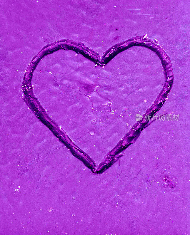 蜡雕紫心形状