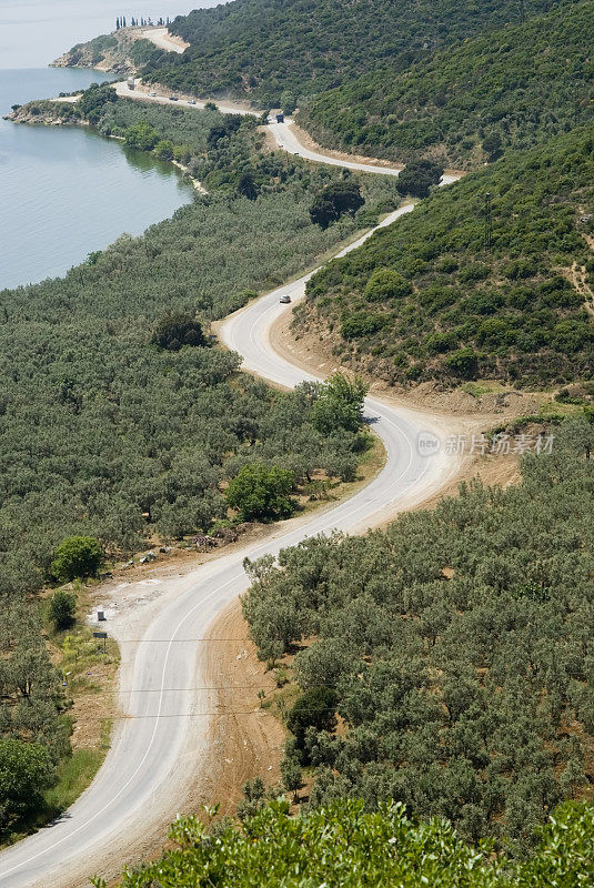 蜿蜒的道路