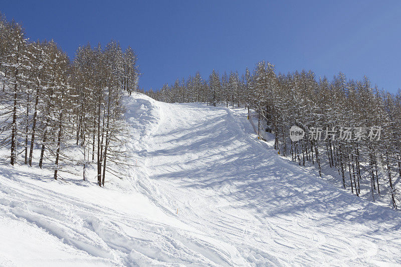 滑雪胜地