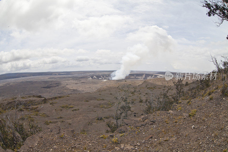 基拉韦厄火山喷气孔白天拍摄广角拍摄