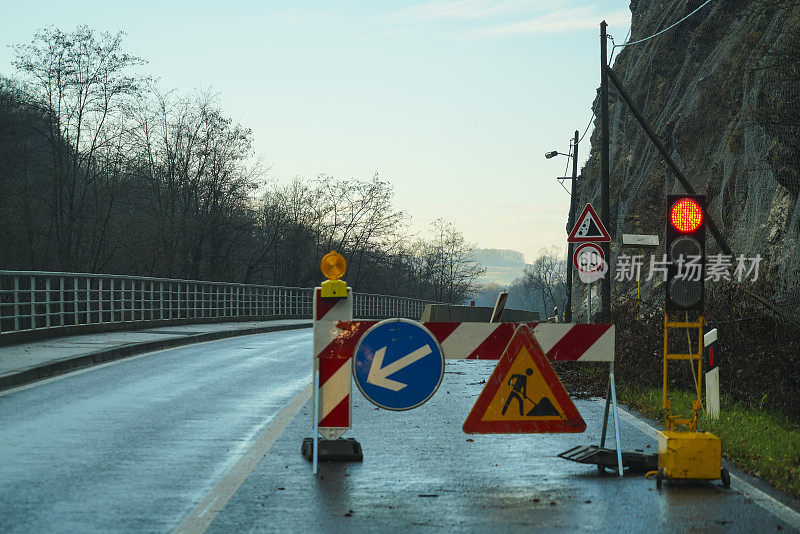 克罗地亚道路工程的红灯