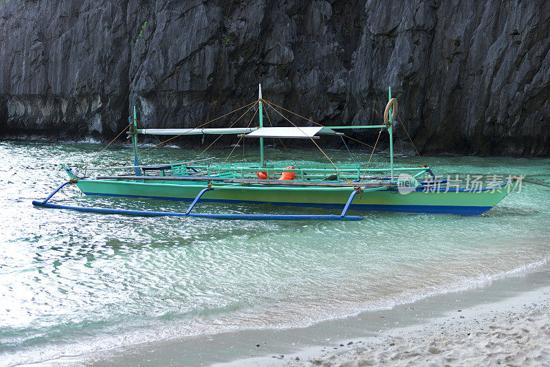菲律宾传统的班卡支腿船