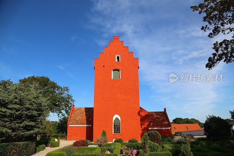 奥登柯克教区教堂在下午低太阳光线