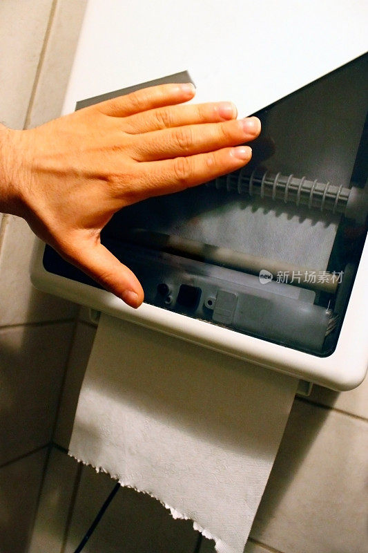 自动纸巾机工作