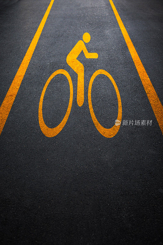 沥青上的自行车标志