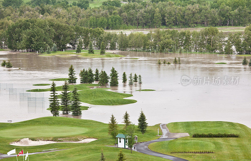 高尔夫球场的洪水