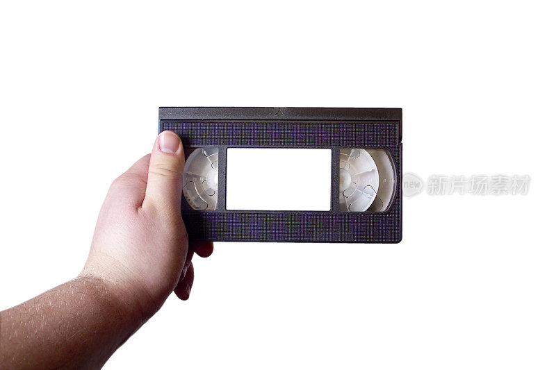 左手拿着VHS盒式磁带