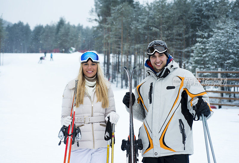 滑雪情侣