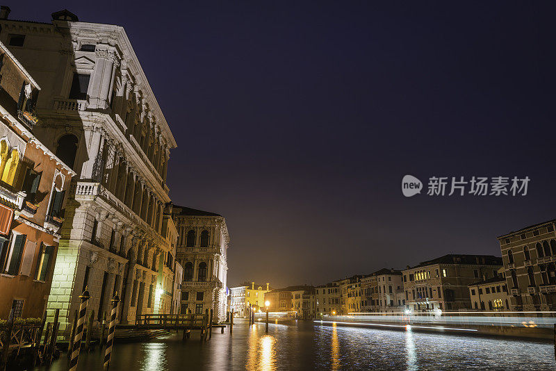 威尼斯大运河宫黄昏照意大利