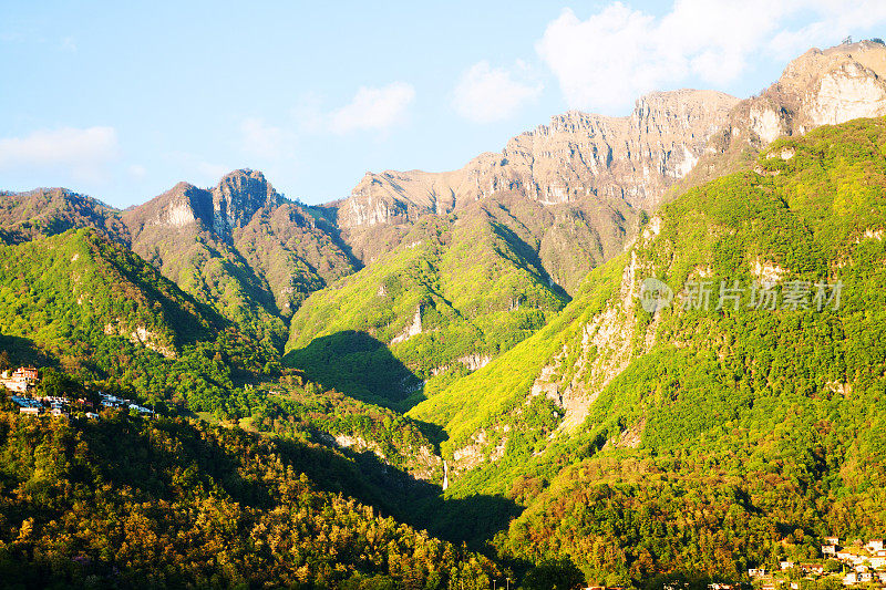 春天在阿尔卑斯山