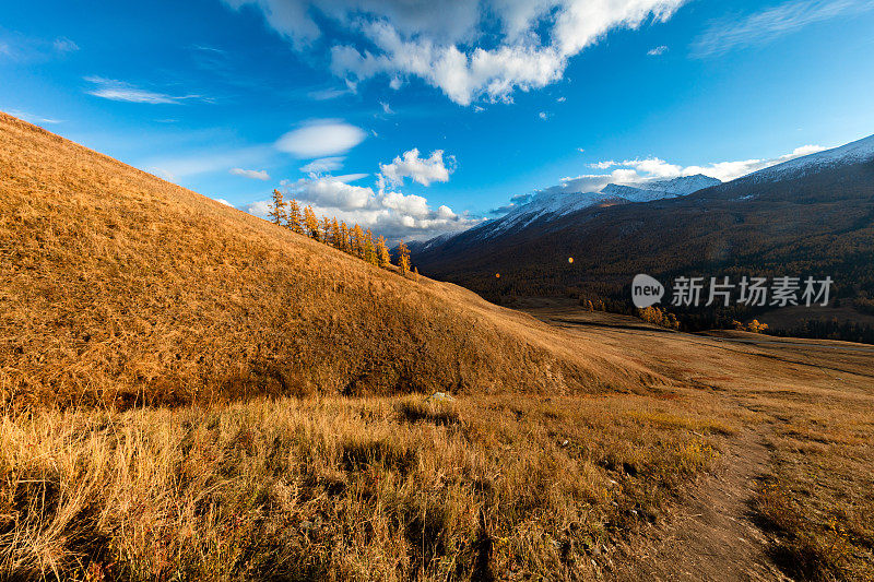 中国新疆喀纳斯山景城