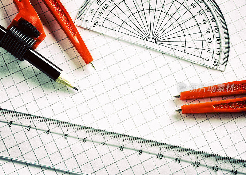 数学工具在方纸上制作框架