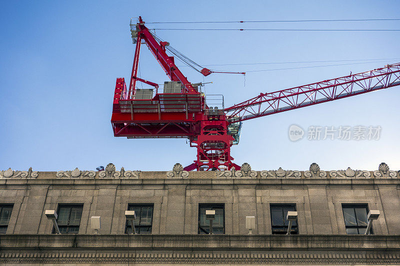 用起重机建造房屋