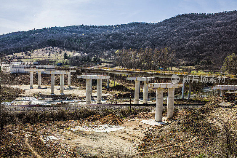 正在进行的大规模快速交通线路建设