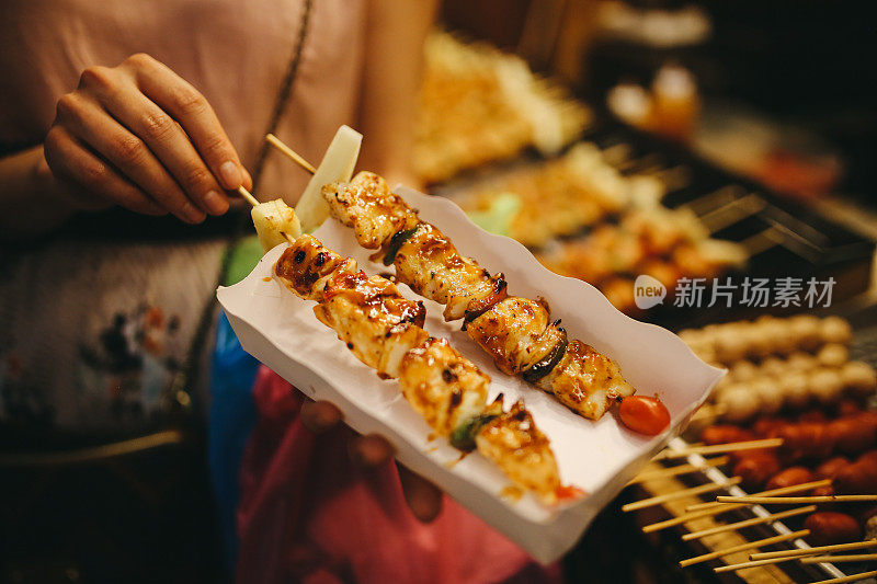 泰国街头食物-烤鸡烧烤