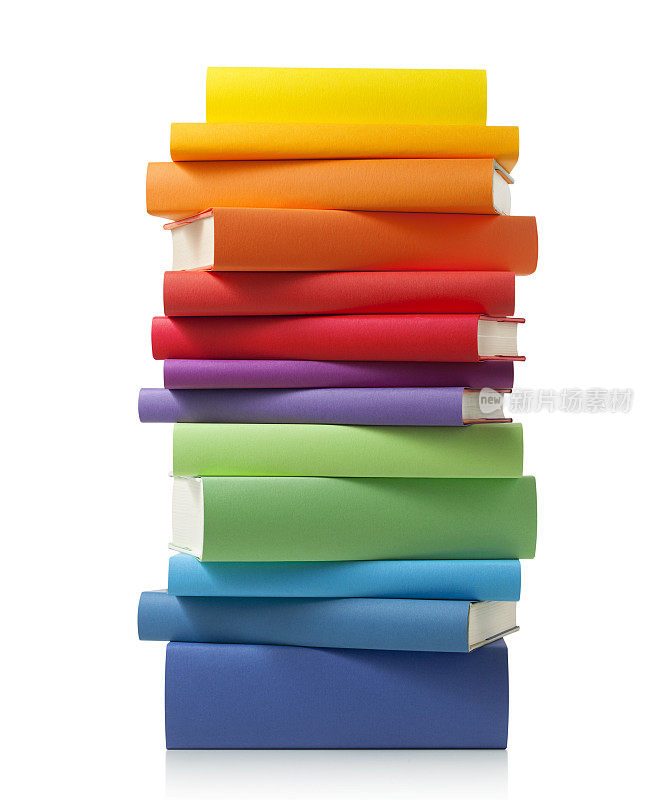 堆叠的彩色书籍在白色背景与剪切路径