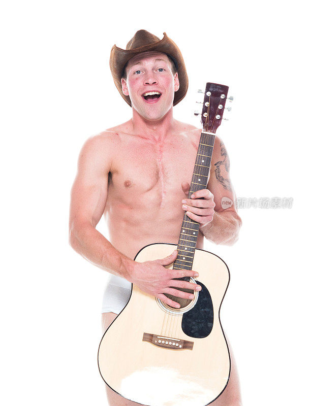 穿着内衣的性感牛仔在弹吉他