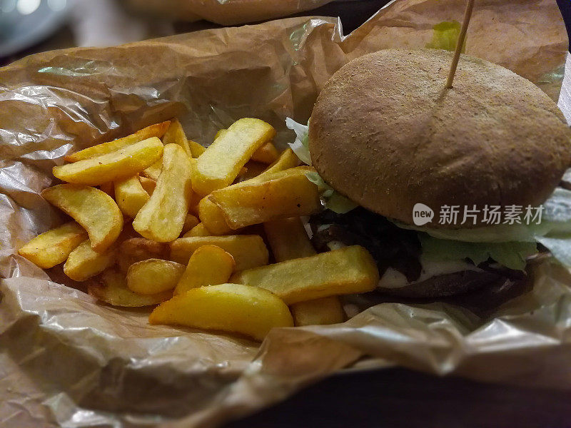 素食汉堡配薯条