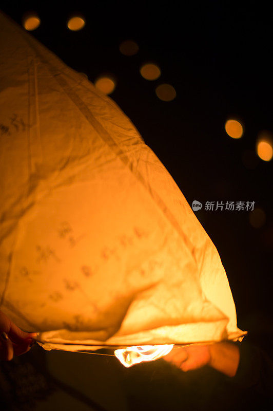 装饰用灯在天空