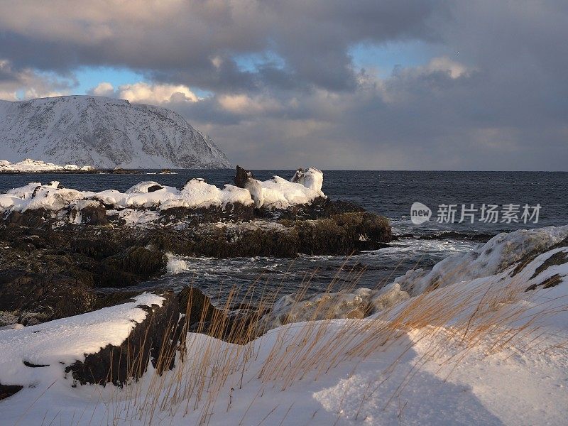 冰冻的北方海岸线