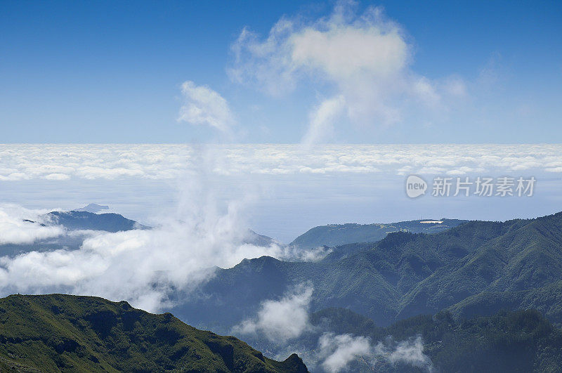 信风(帕萨特)带来了多云和多雨的天气。皮科瑞沃山脉位于中部高地的东北边缘。马德拉