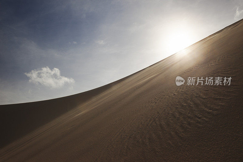 阳光在沙漠