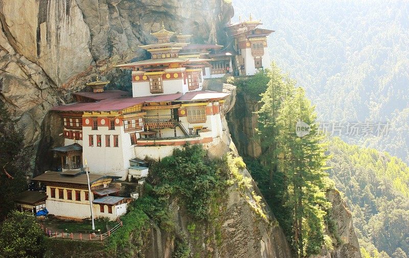 Taktshang寺(虎穴)，在帕罗的一个悬崖，不丹