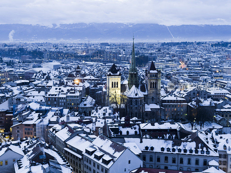 鸟瞰图雪覆盖的老城日内瓦