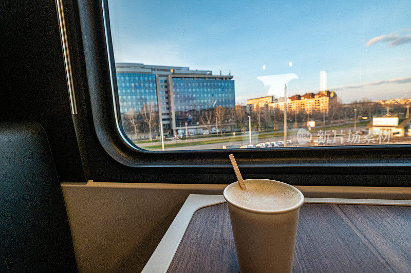 火车上的咖啡
