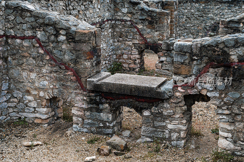 古罗马遗迹和阿奎姆的石墙