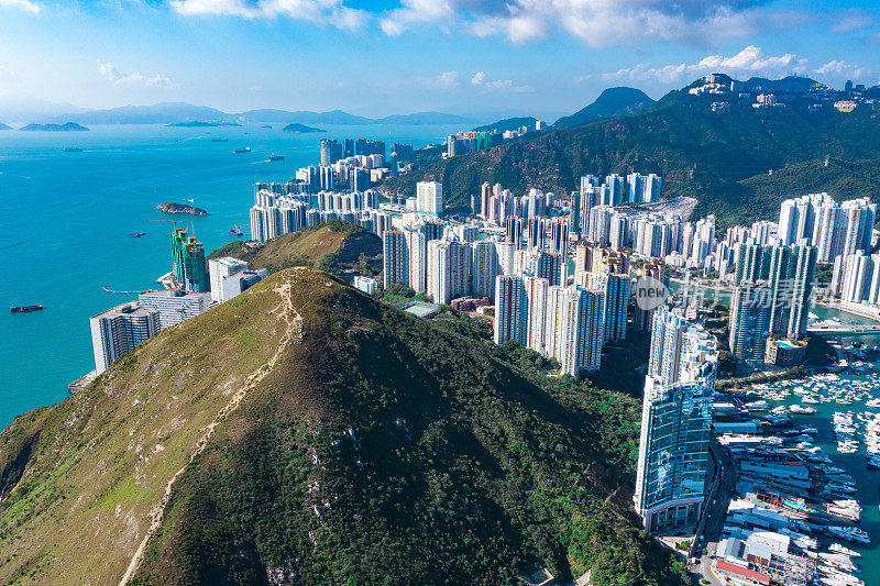 鸟瞰香港仔及鸭脷洲的住宅小区