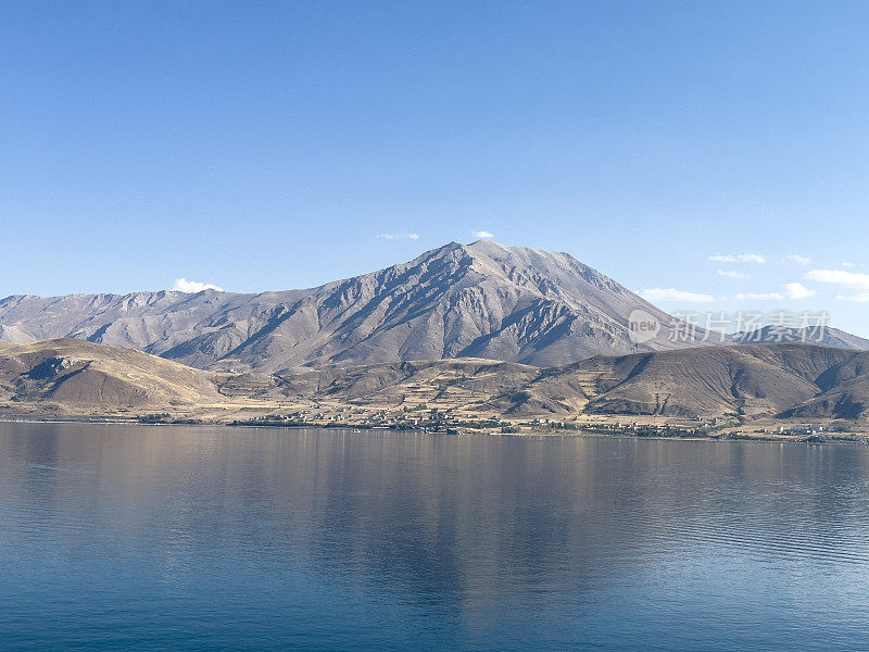 凡湖和阿托斯山