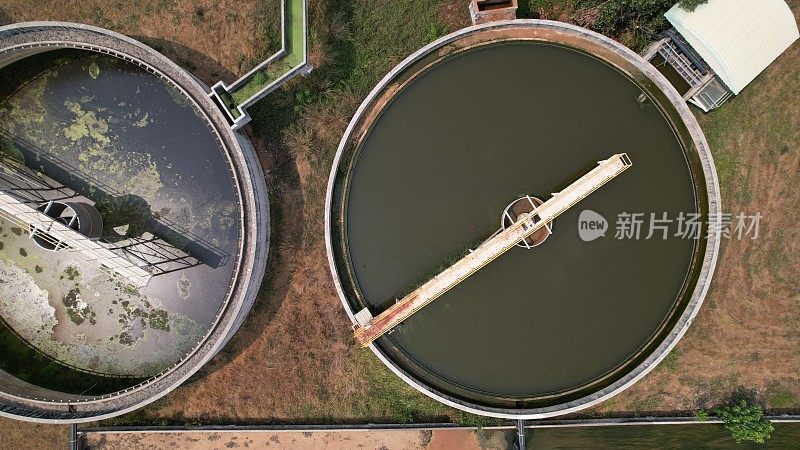 污水处理厂在水池中循环水