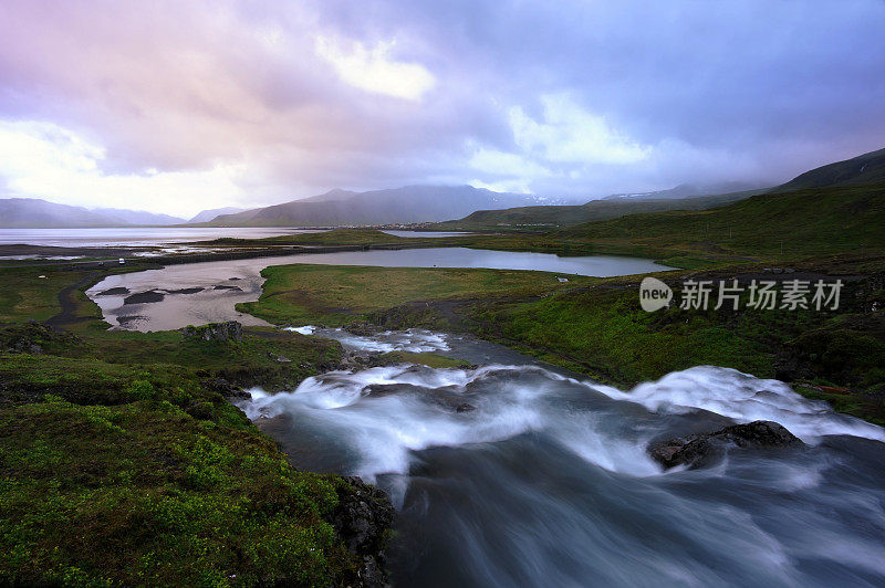 在冰岛Kirkjufellsfoss