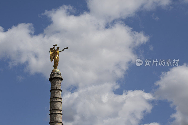 巴黎上空的天空