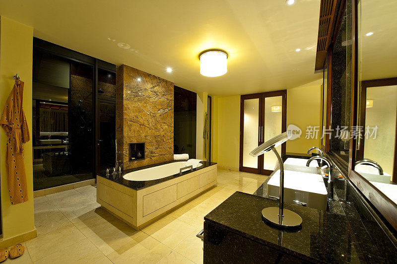 豪华酒店的浴室