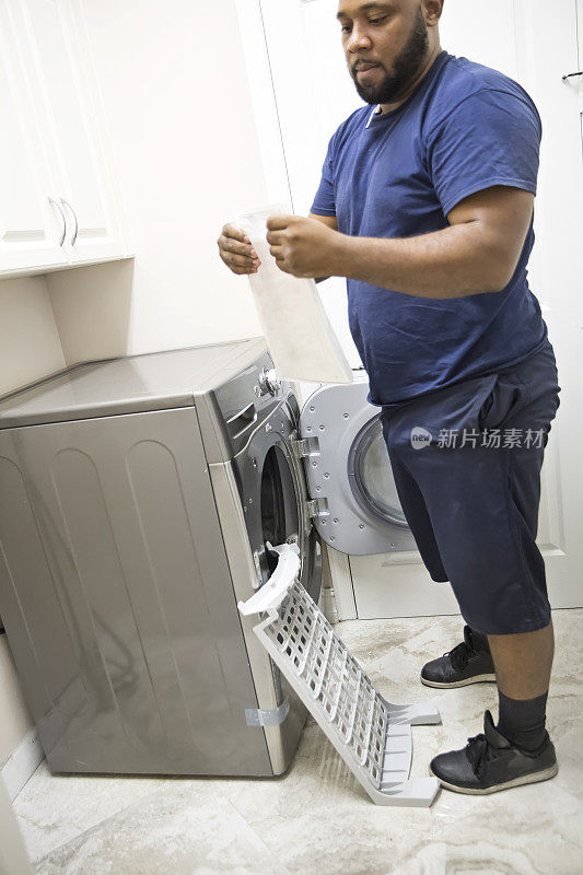 系列-在洗衣房安装新的电烘干机