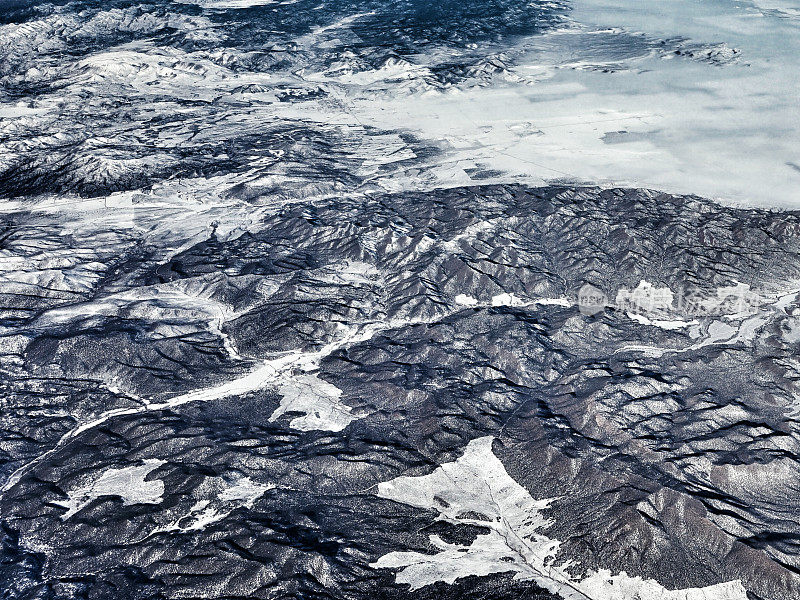 雪犹他沙漠山背景全帧粒状景观空中