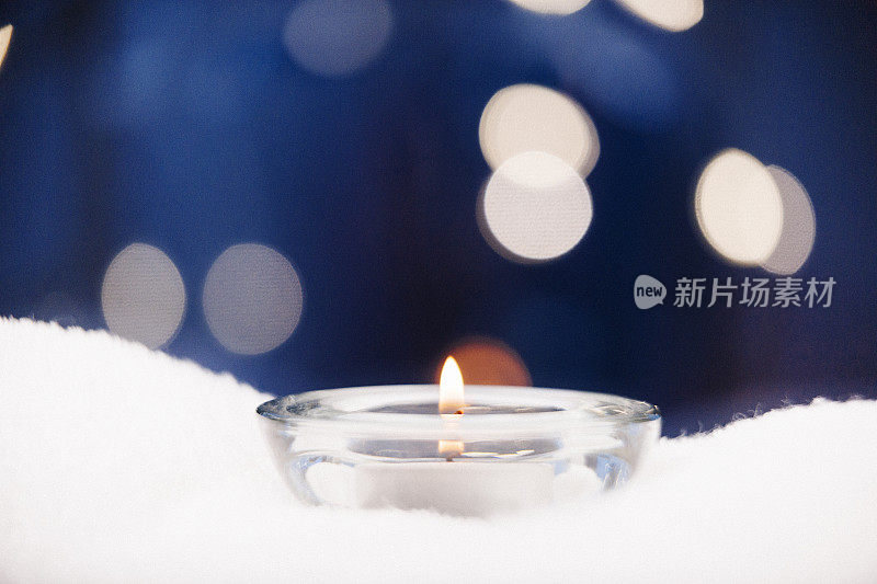 雪中的蜡烛