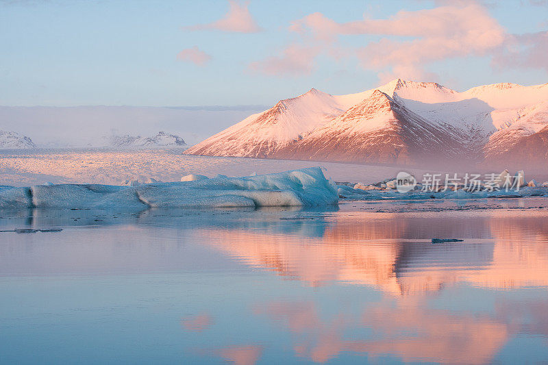 日落时分的Jokulsarlon冰湖