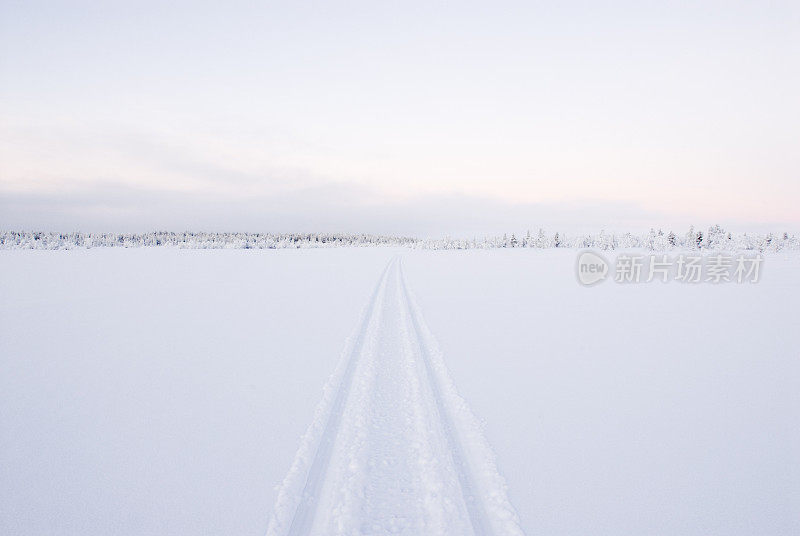 拉普兰的雪地摩托步道