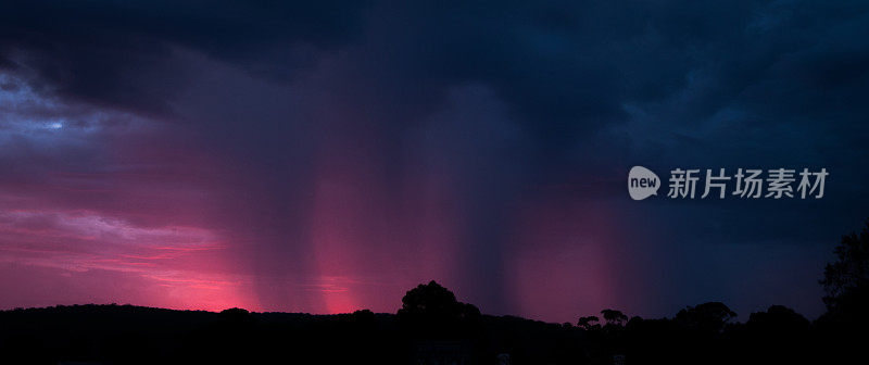 美丽的日落在澳大利亚的降雨